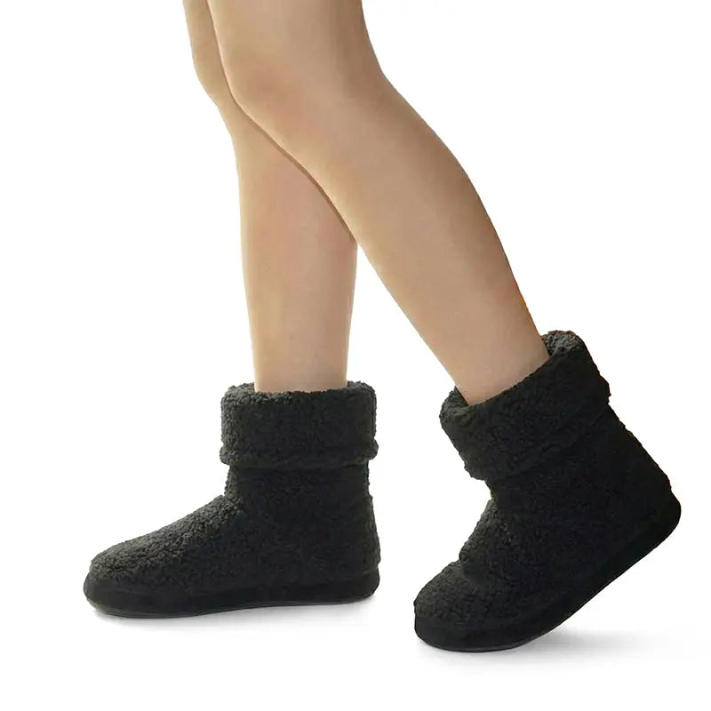 Black Polar Feet Men's Snugs slippers with plush berber lining, cozy slip-on footwear for cold weather.