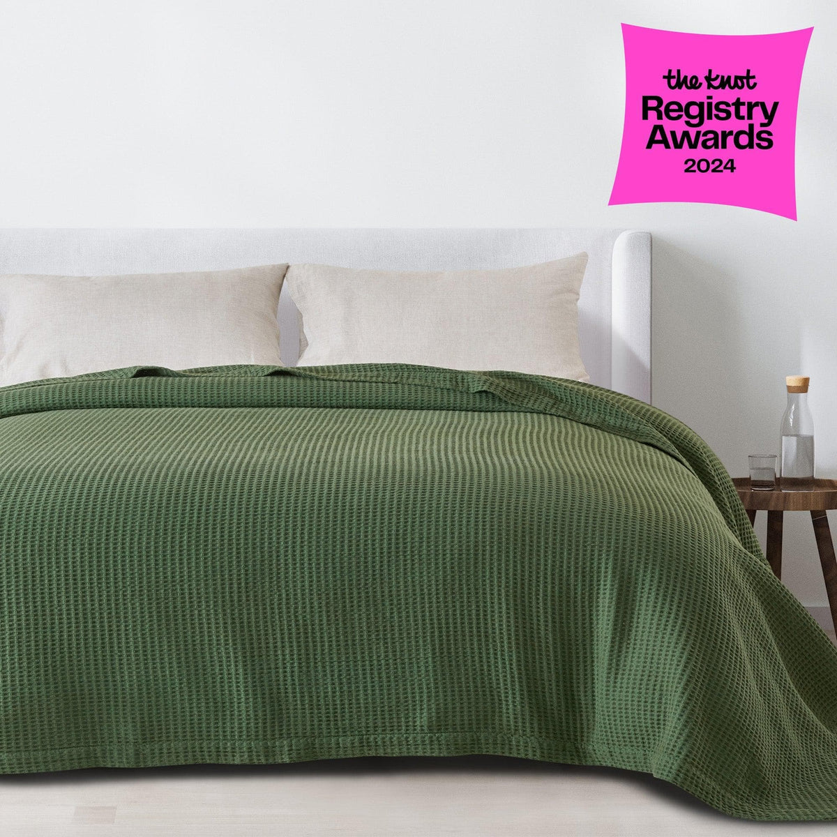 Great Bay Home 100% cotton waffle weave blanket from the Mikala Collection, soft and cozy for bedroom or living room decor.