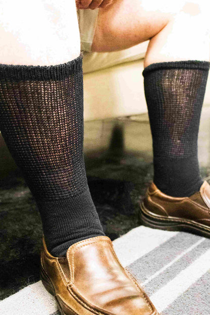 Pair of DSC men's ultra-soft upper calf diabetic socks in a 4-pack, showing smooth fabric and comfortable fit for sensitive feet.
