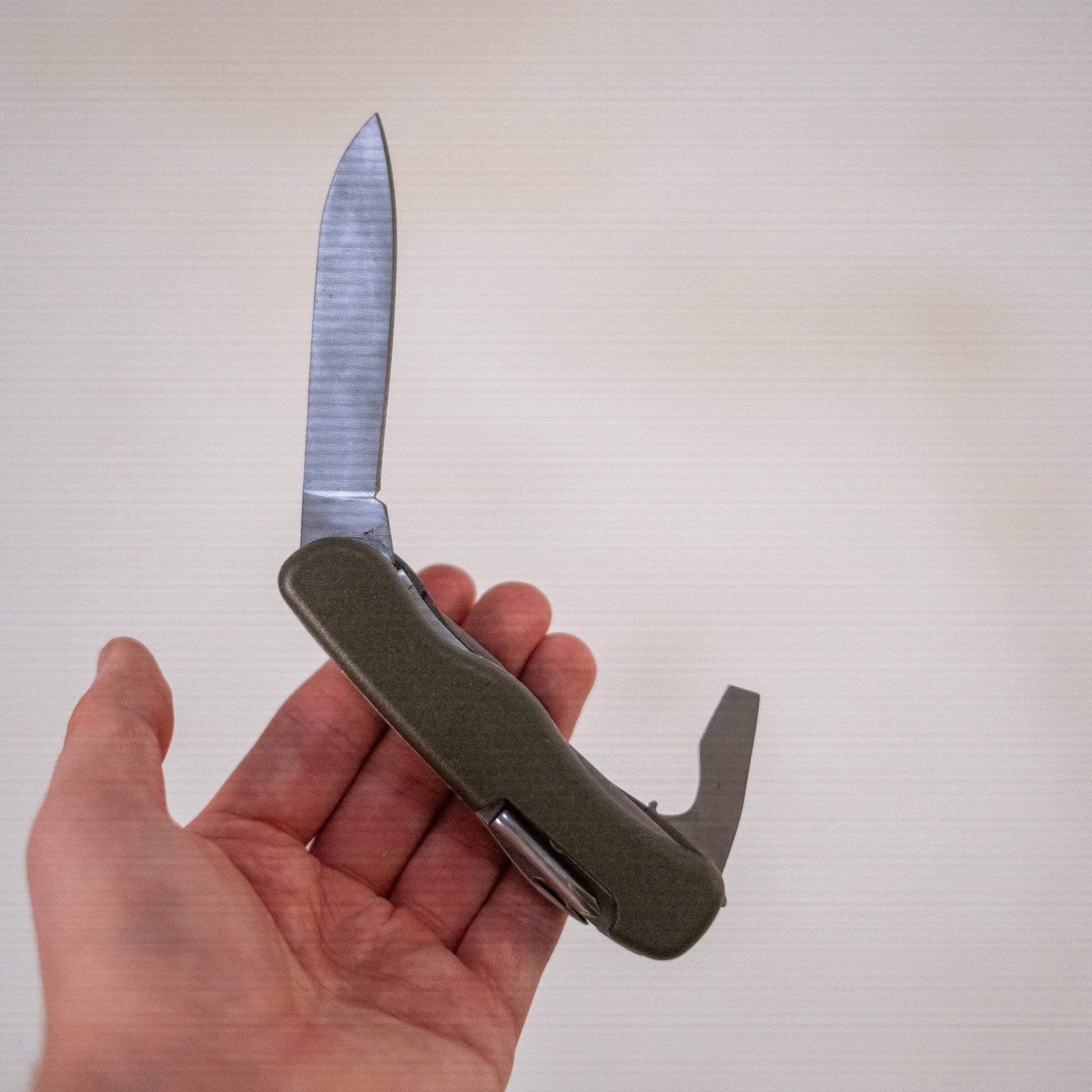 Mil-Tec M2000 Bundeswehr pocket knife with black handle and stainless steel blade, displayed on a neutral background