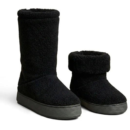 Black Polar Feet Men's Snugs slippers with cozy berber lining, featuring a comfortable slip-on design and soft interior.