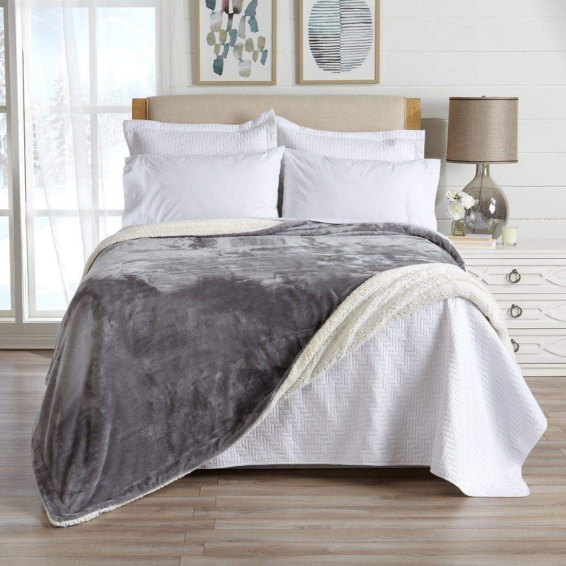 Velvet Plush Sherpa Blanket – Kinsley Collection