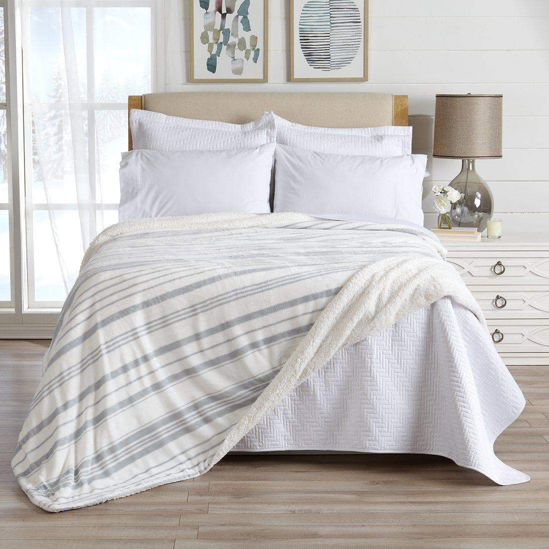 Velvet Plush Sherpa Blanket – Kinsley Collection