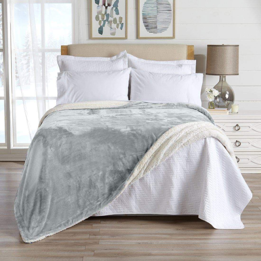 Velvet Plush Sherpa Blanket – Kinsley Collection