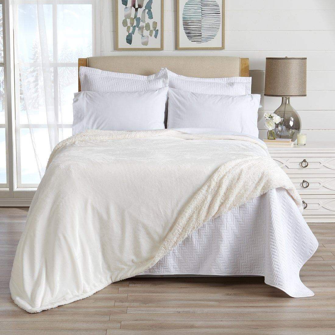 Velvet Plush Sherpa Blanket – Kinsley Collection