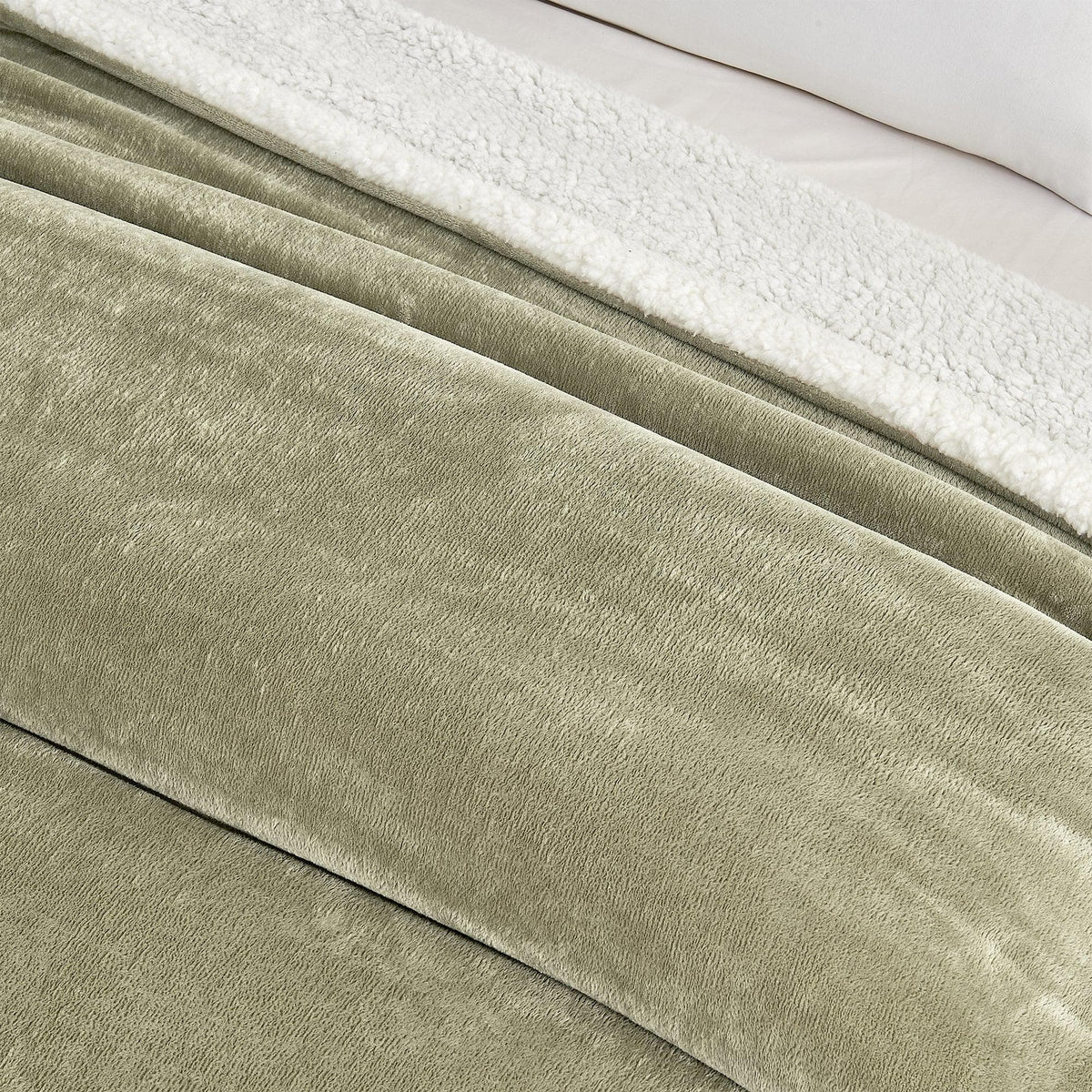 Velvet Plush Sherpa Blanket – Kinsley Collection