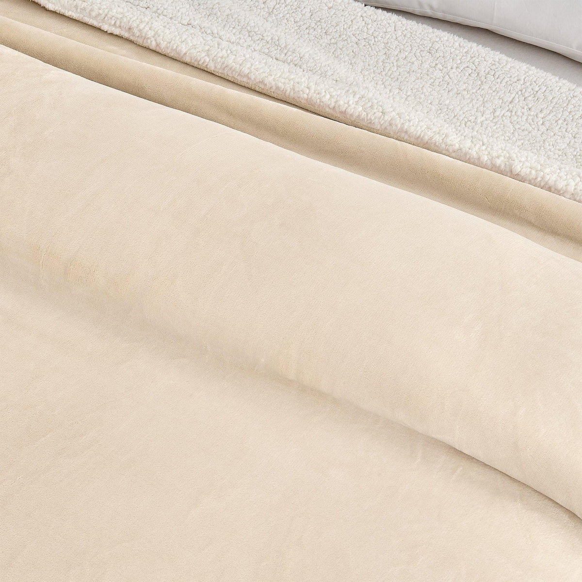 Velvet Plush Sherpa Blanket – Kinsley Collection