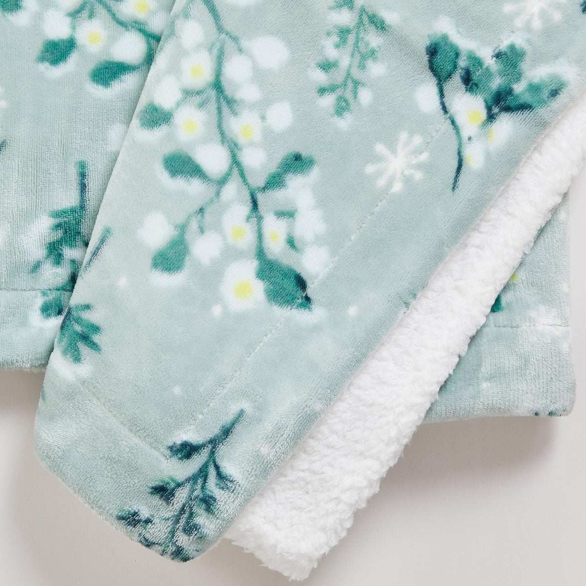 Velvet Plush Sherpa Blanket – Kinsley Collection