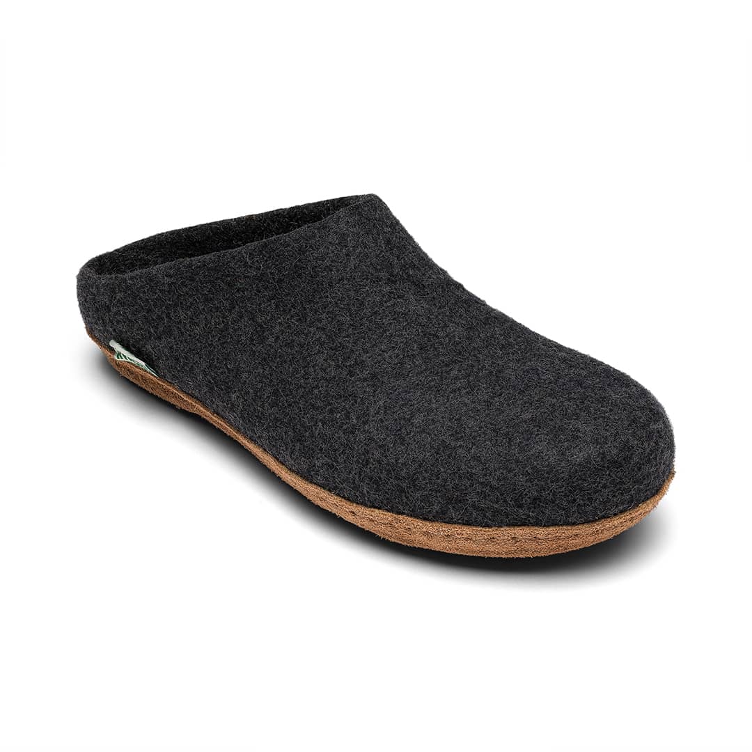 Kyrgies Molded Sole low-back shoes with contoured molded soles for comfort, shown in a natural view focusing on the shoe design.