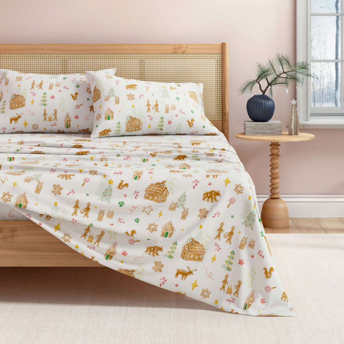Turkish cotton flannel sheet set for kids' Christmas collection by Great Bay Home, featuring festive holiday-themed bed sheets.